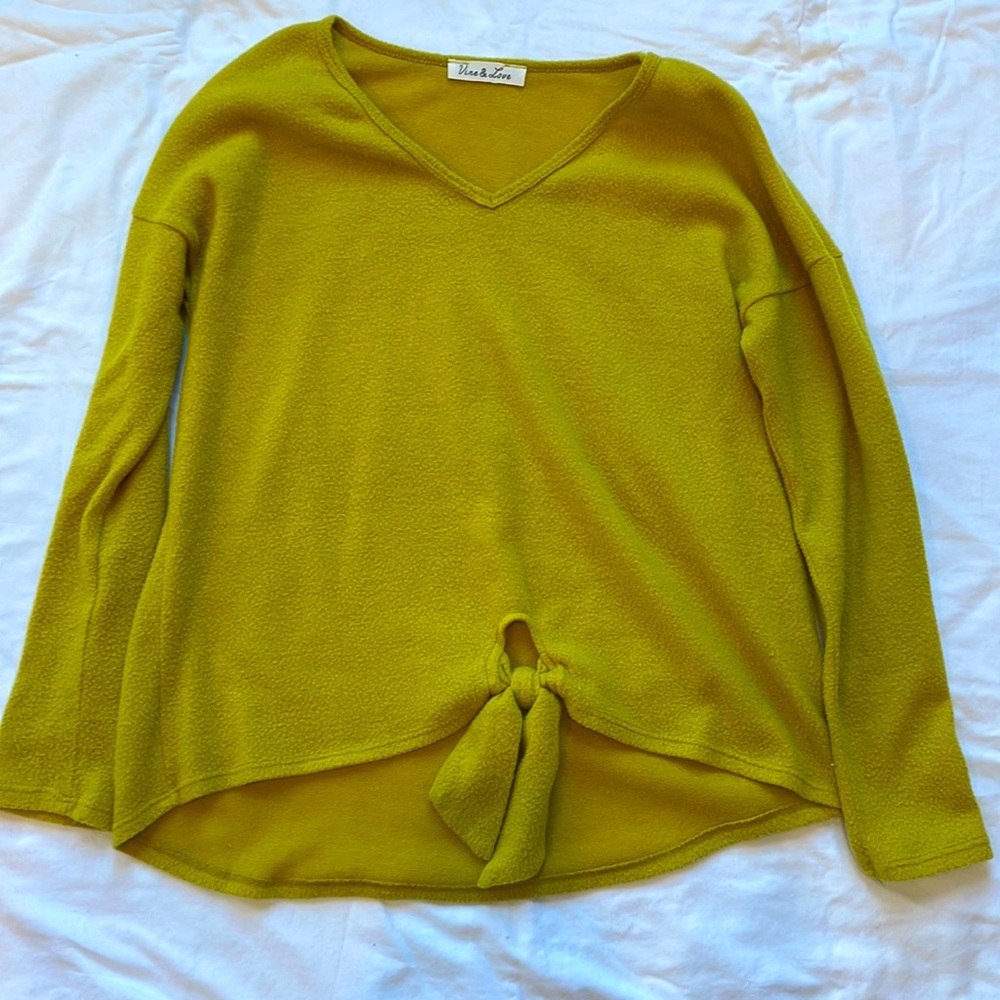 Vine & Love sweater, size Medium